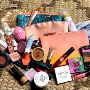 Mini Selfcare bag with Makeup and Skincare - Mixed Lot Bags For Pampering